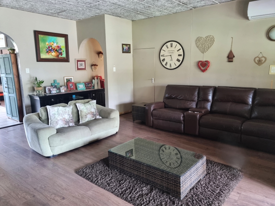 Commercial Property for Sale in Zuurplaat A H North West